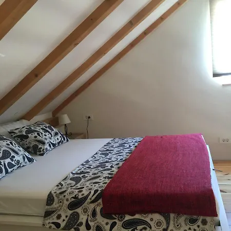 Dream House Zaglav