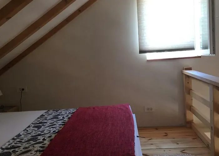 Dream House Zaglav